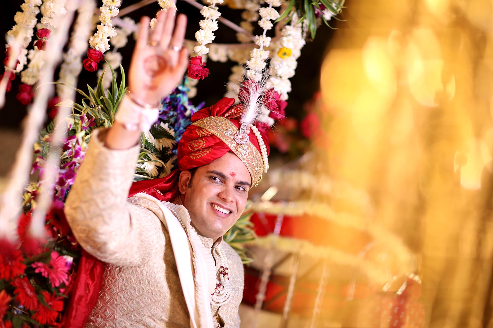 Red Veds: Best Indian Wedding Reception Poses | Check It Now